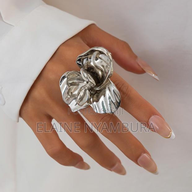 Unique and Affordable Accessories - thumbnail 5