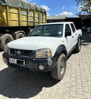 Nissan Hardbody 2007 White