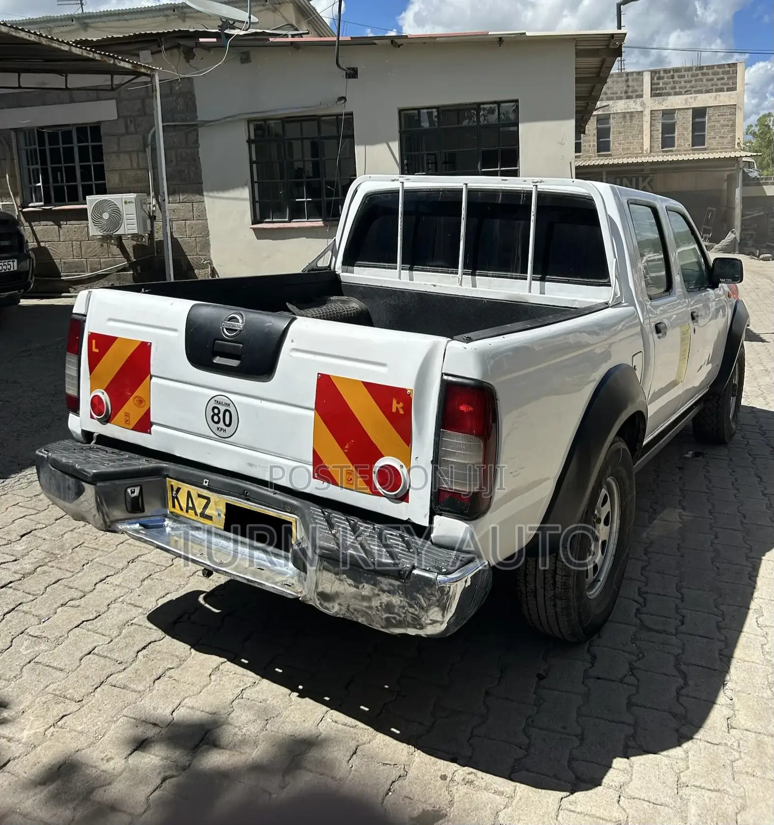 Nissan Hardbody 2007 White