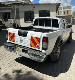 Nissan Hardbody 2007 White