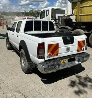 Nissan Hardbody 2007 White