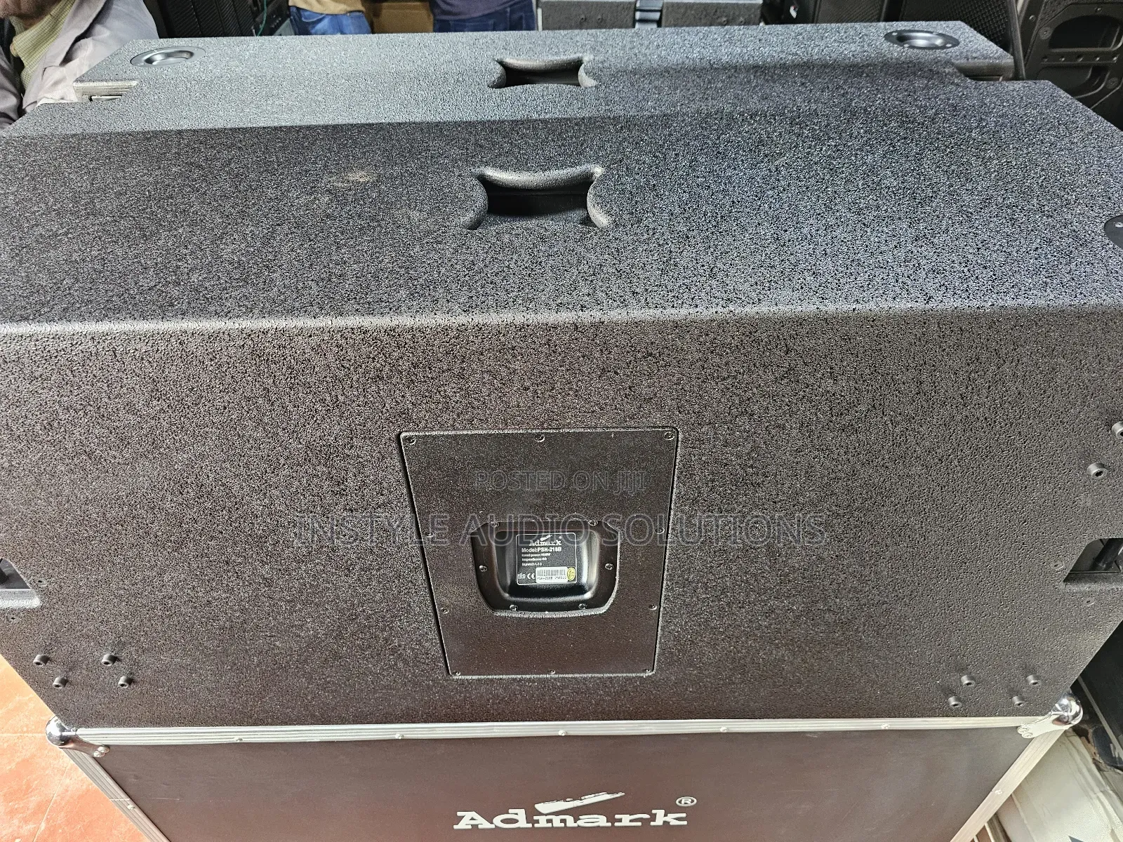 Admark 1600w Double Bass Passive Speaker With Mobile Flight Case