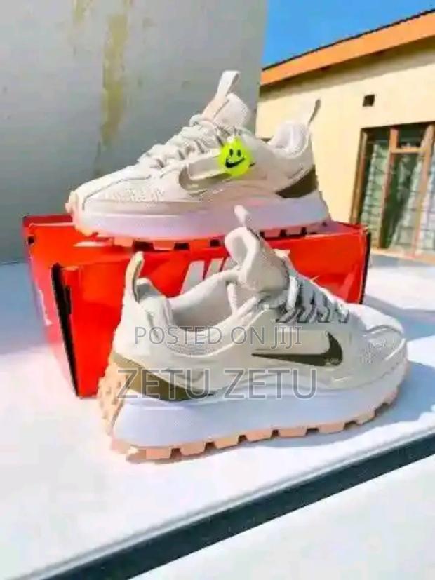 Nike Sneakers - thumbnail 2