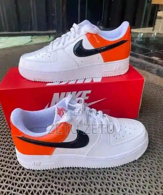 Nike Sneakers - thumbnail 4