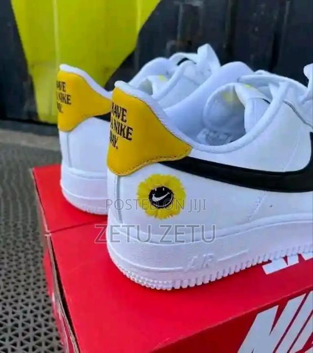 Nike Sneakers - thumbnail 5