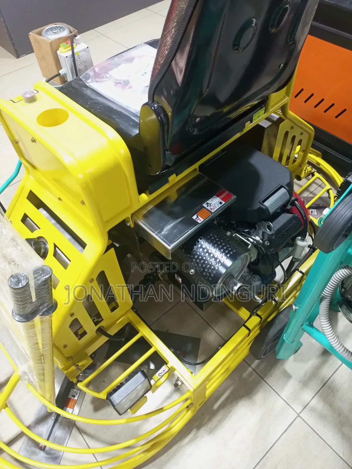 Sit-on Power Floating Machine