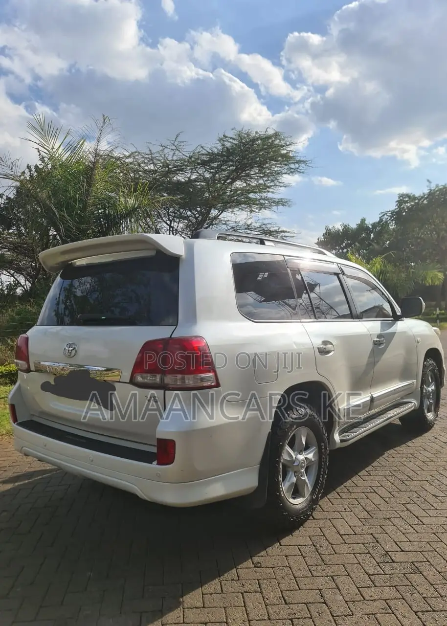 Toyota Land Cruiser 2008 White