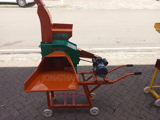 Heavy-Duty Chaff Cutter Machine - thumbnail 2