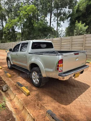 Toyota Hilux 2010 Silver
