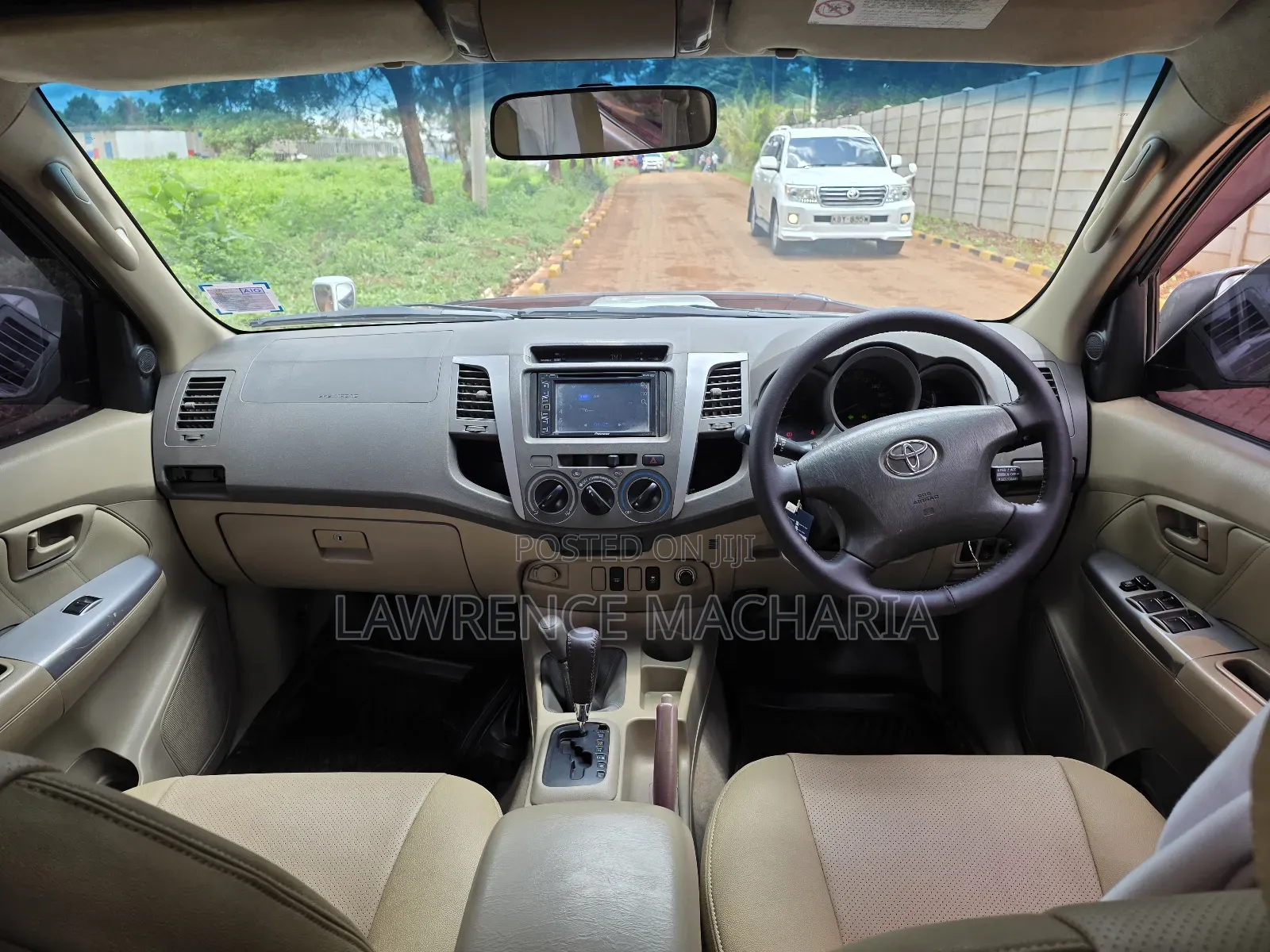 Toyota Hilux 2010 Silver