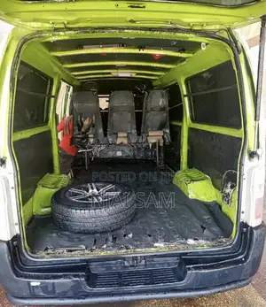 Nissan Caravan (Urvan) 2003 White