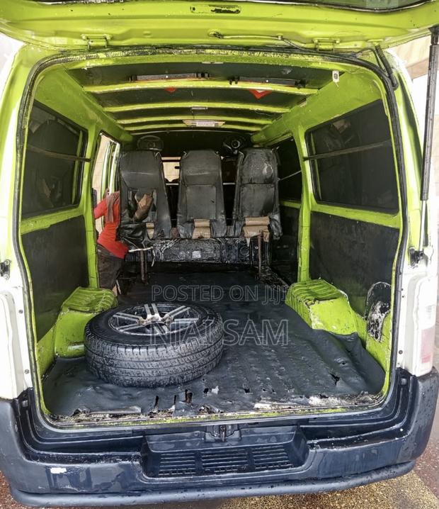 Nissan Caravan (Urvan) 2003 White - thumbnail 5