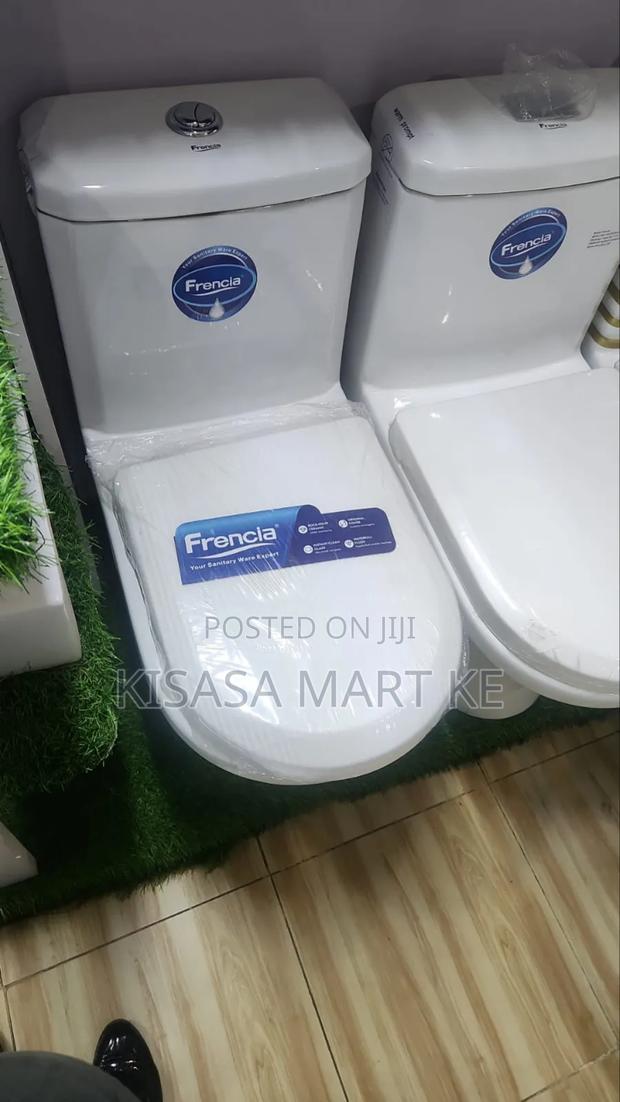 Frencia Toilet - main view