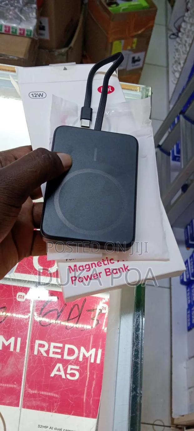 Itel Magnetic Wireless Powerbank With Type C Cable 5000mah - thumbnail 3