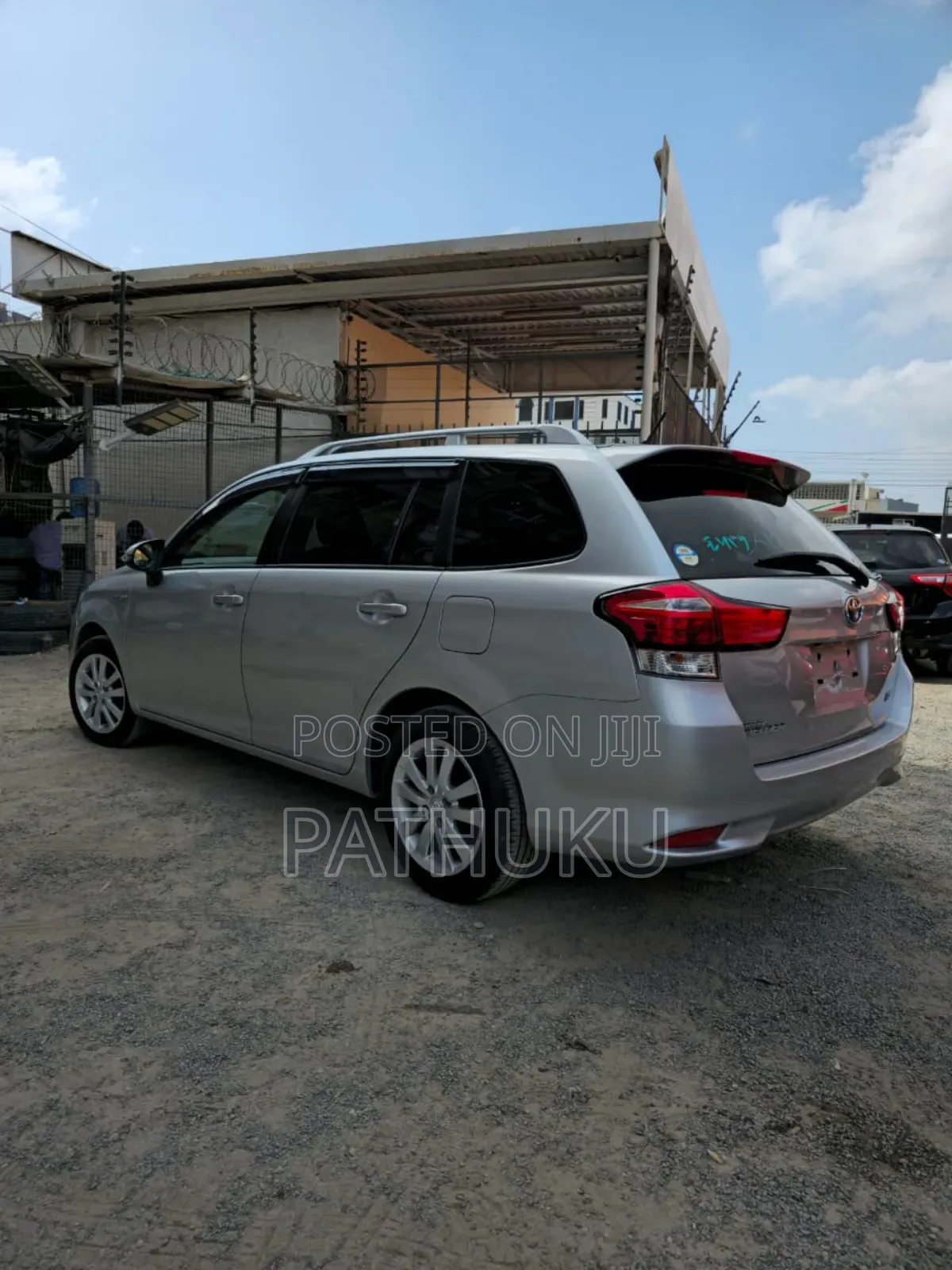 Toyota Corolla Fielder 2018 Silver