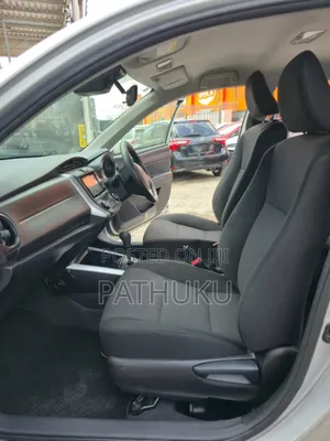 Toyota Corolla Fielder 2018 Silver