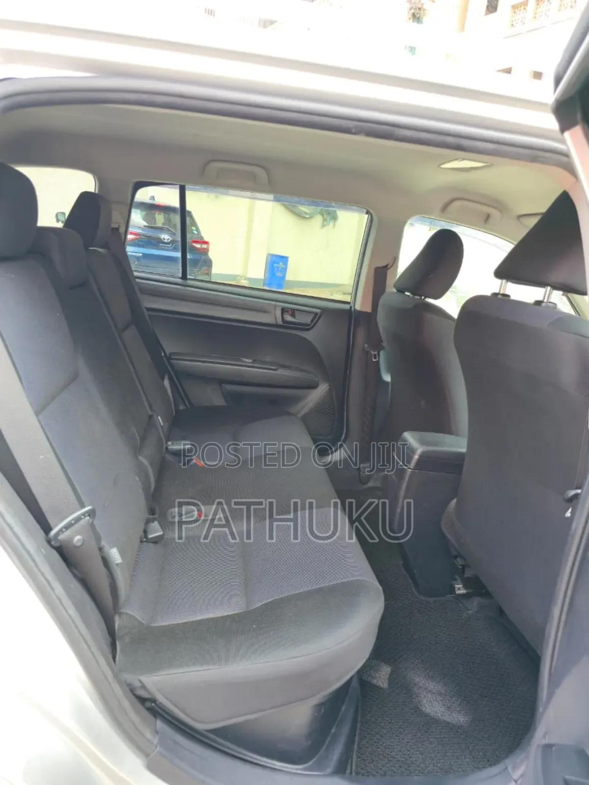 Toyota Corolla Fielder 2018 Silver