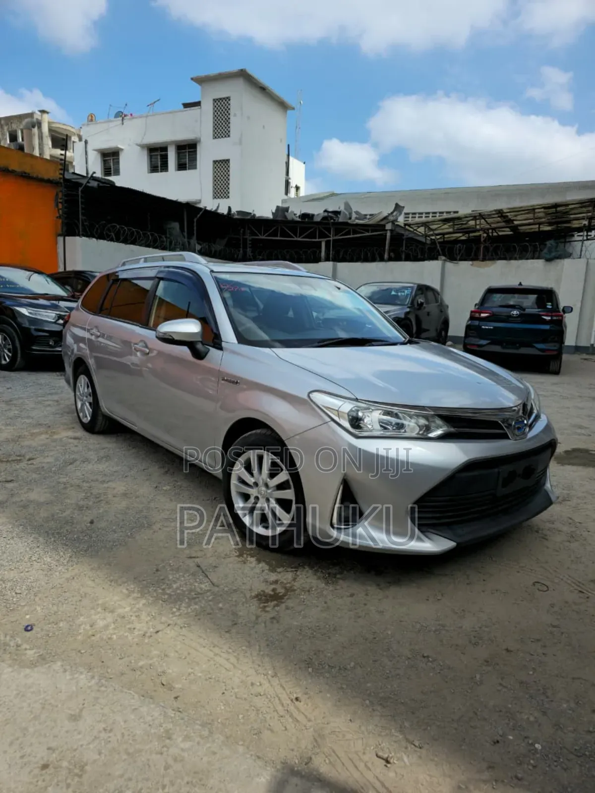 Toyota Corolla Fielder 2018 Silver