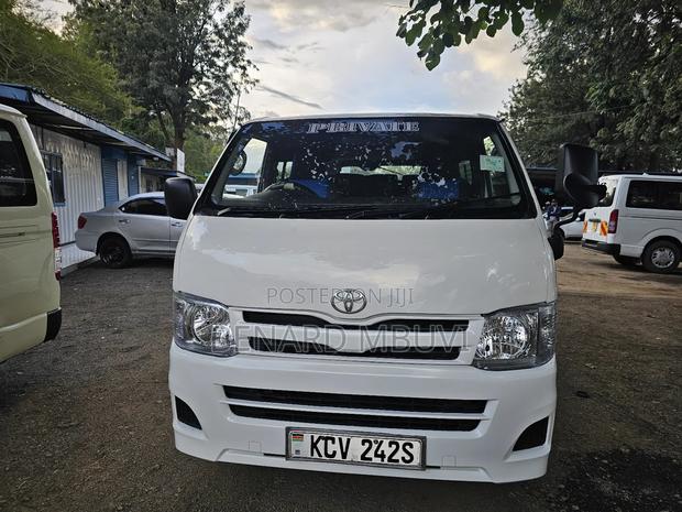 Toyota HiAce 2013 White