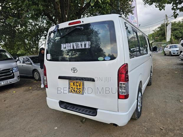 Toyota HiAce 2013 White - thumbnail 2
