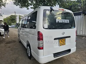 Toyota HiAce 2013 White