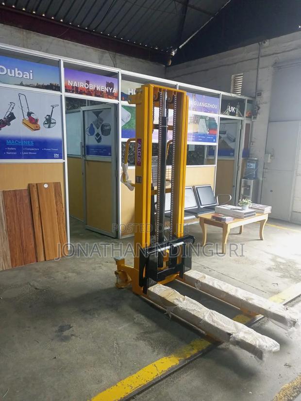 Manual Hydraulic Stacker - main view