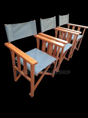 2 Foldable Camp Chairs Table