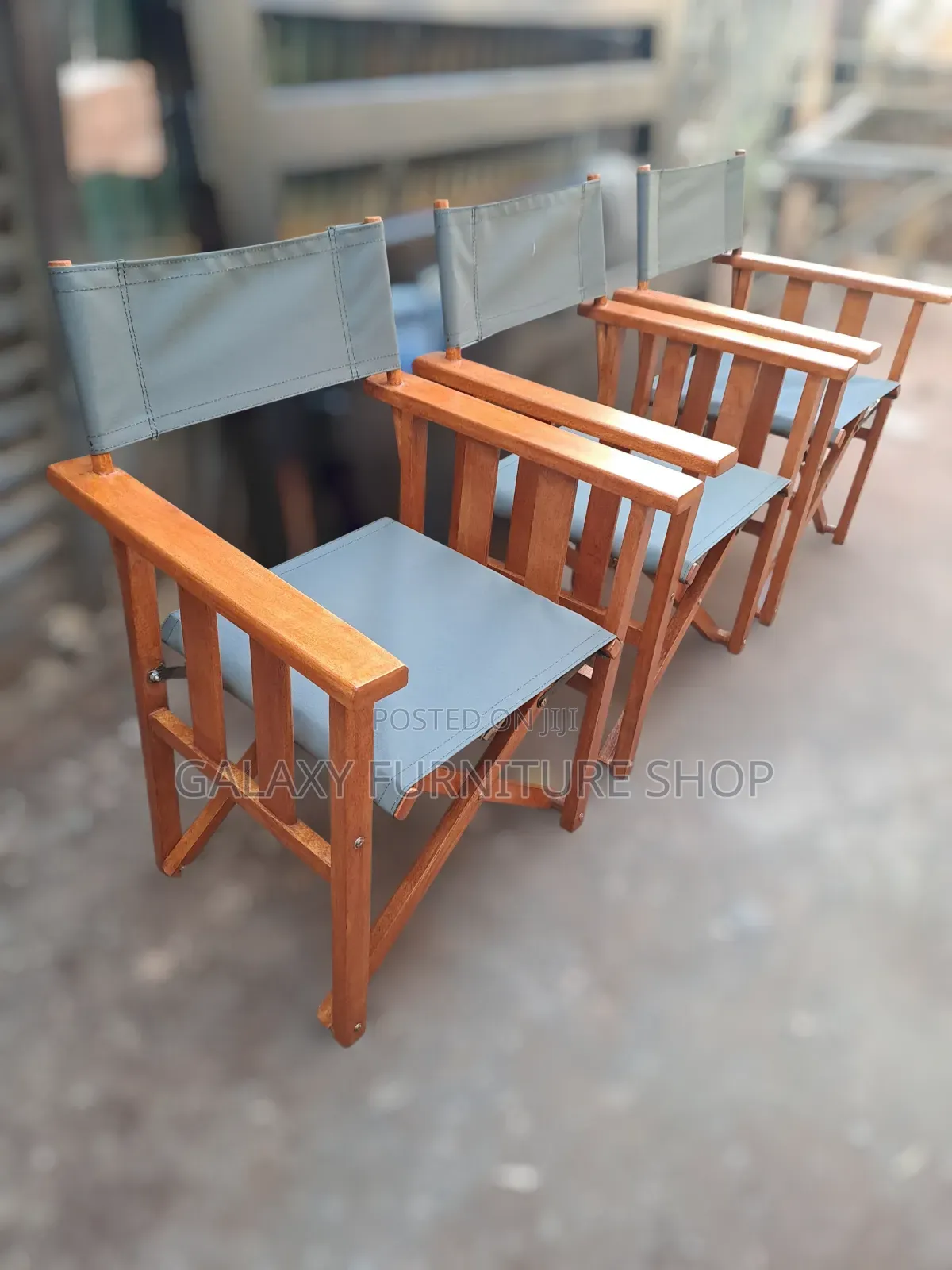 2 Foldable Camp Chairs Table
