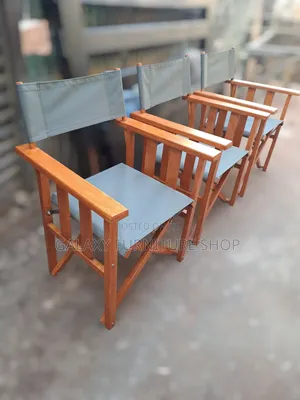2 Foldable Camp Chairs Table