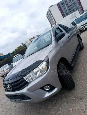 Toyota Hilux 2018 Silver