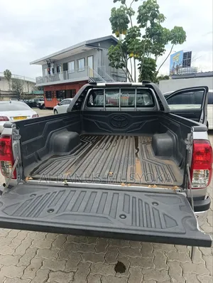 Toyota Hilux 2018 Silver