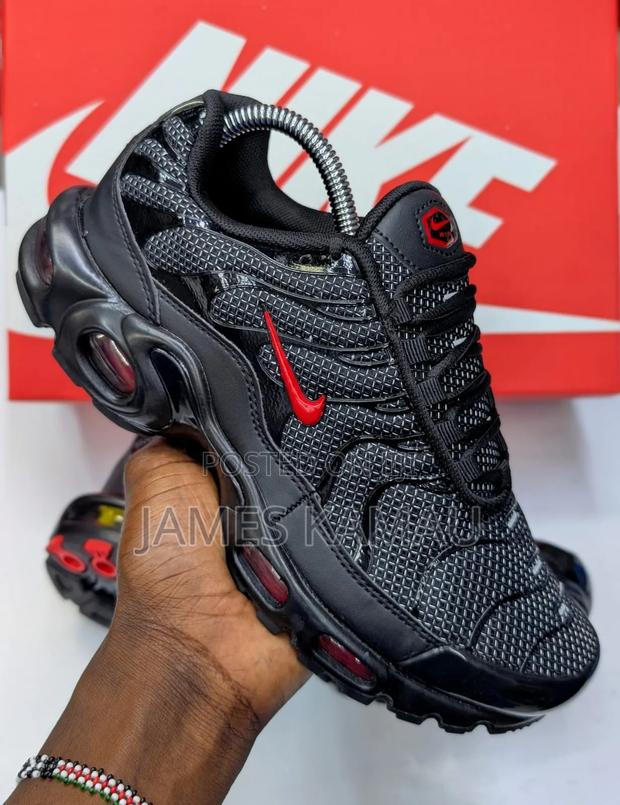 Sneaker Store