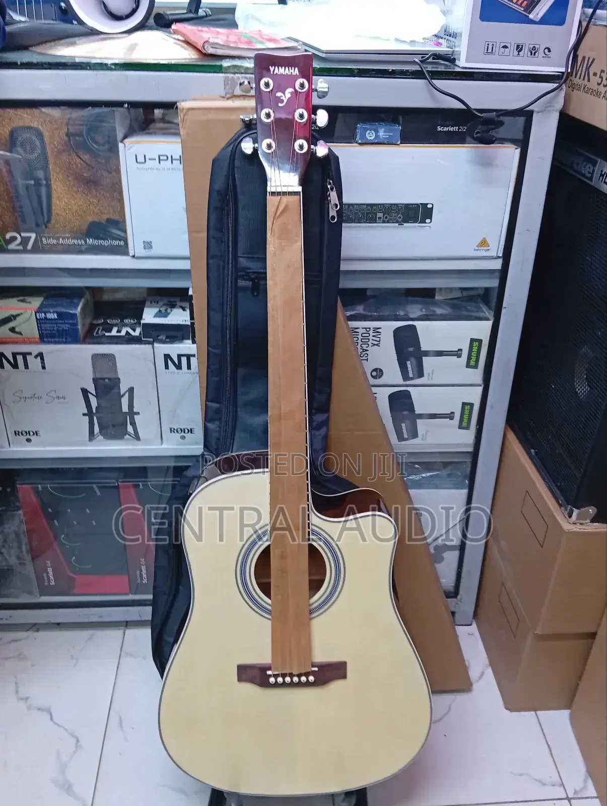 Yamaha Full Size Semi Acoustic Guitar Guitar Bag