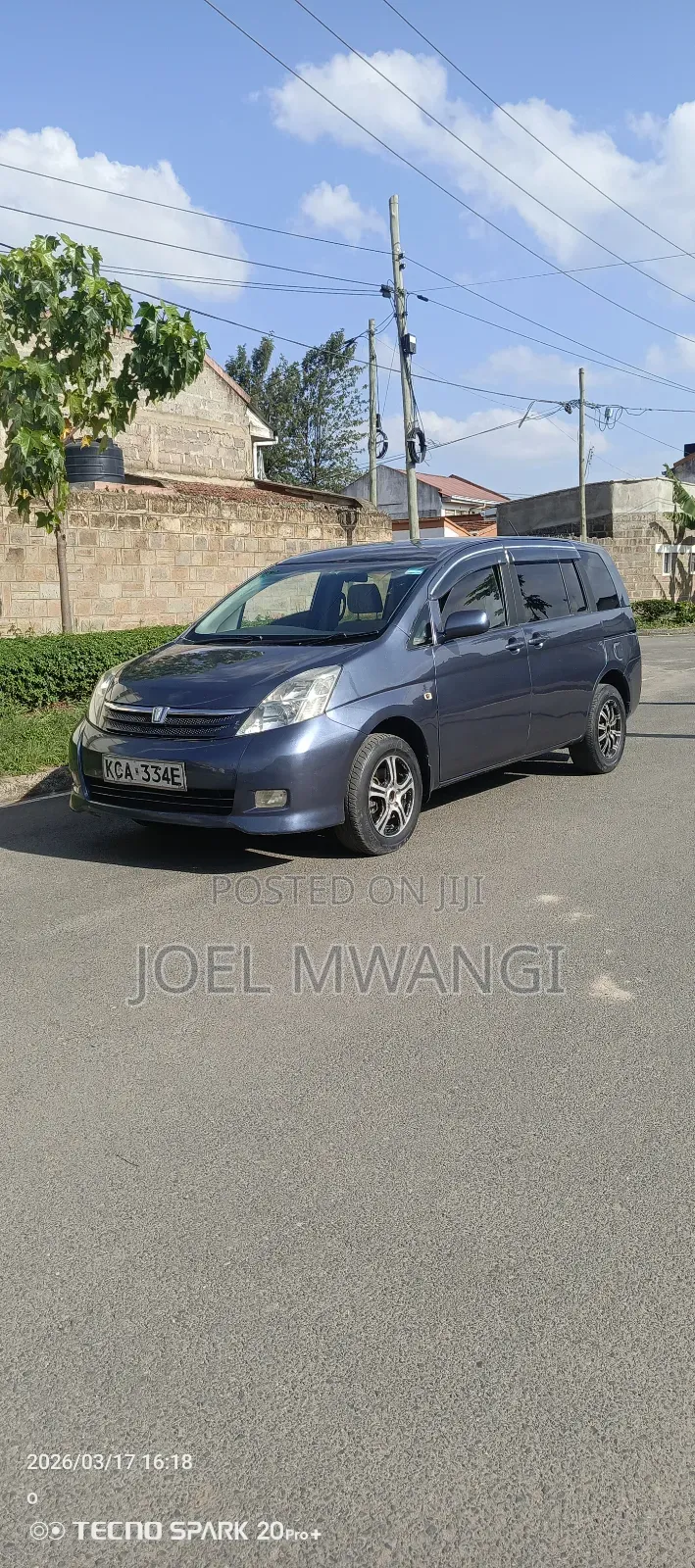 Toyota ISIS 2006 Gray