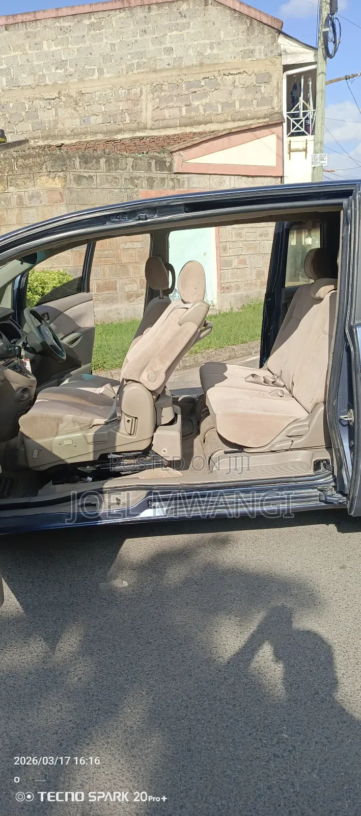 Toyota ISIS 2006 Gray