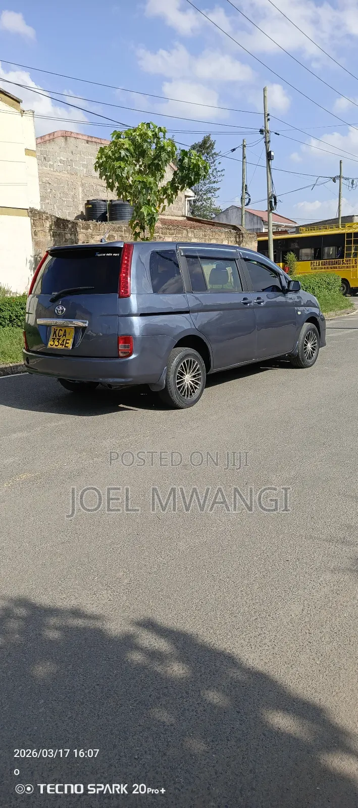 Toyota ISIS 2006 Gray