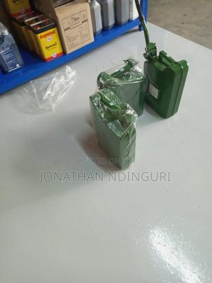 Rust-Resistant 10l Metal Jerrycan - thumbnail 2