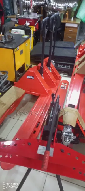 Heavy-Duty 3-Tonne Pallet Jack