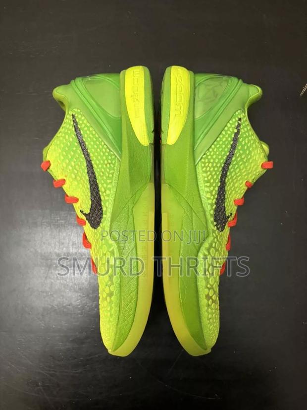 Nike Kobe Grinch - thumbnail 2