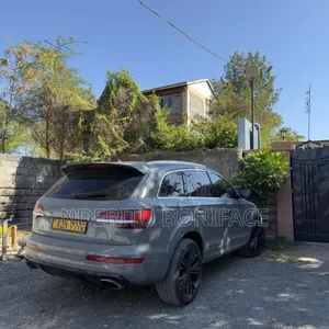 Audi Q7 3.0T Premium Quattro 2011 Gray