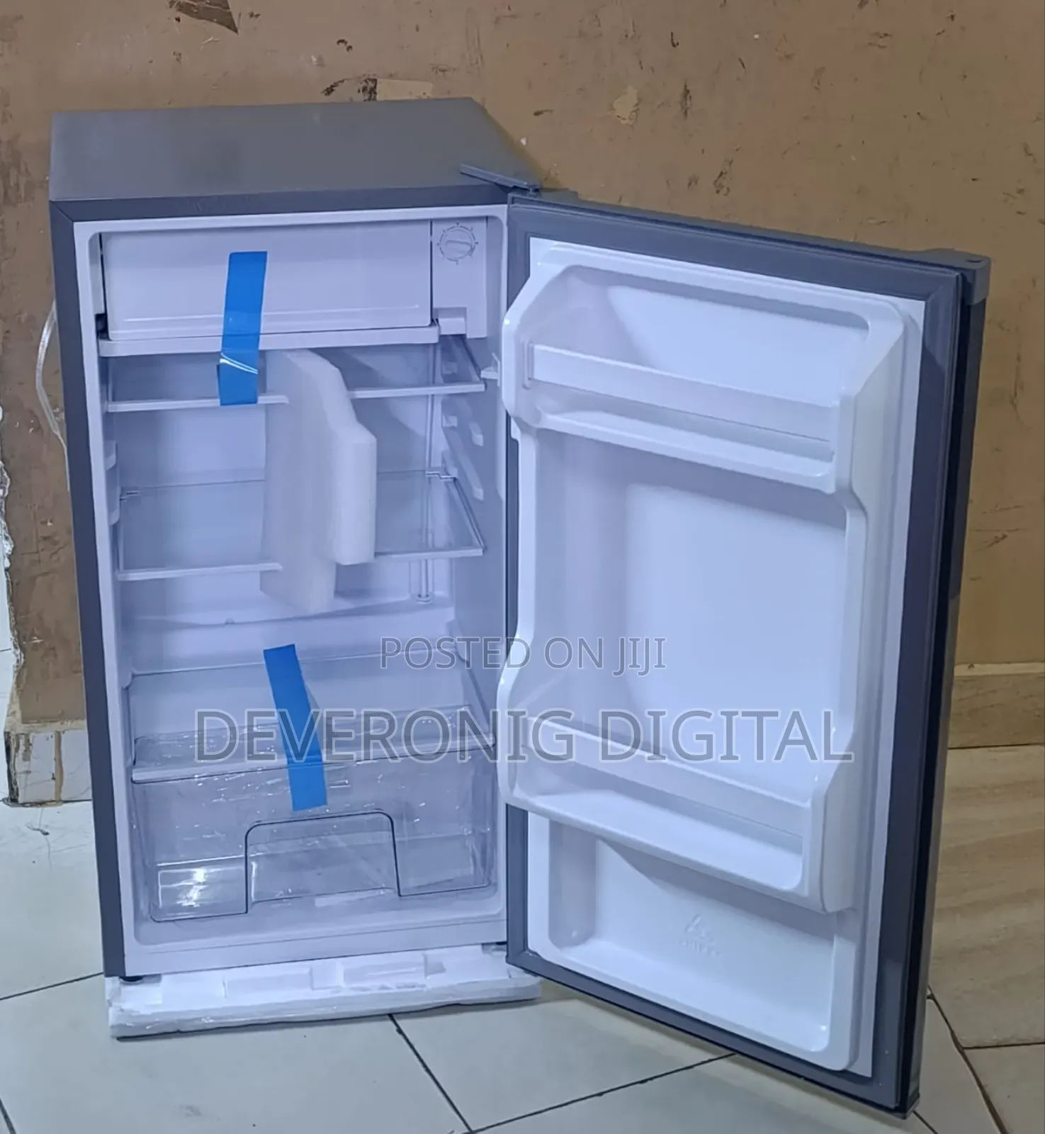 90 Litres Syinix Fridge 
Single Door