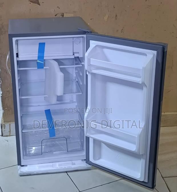 90 Litres Syinix Fridge 
Single Door
