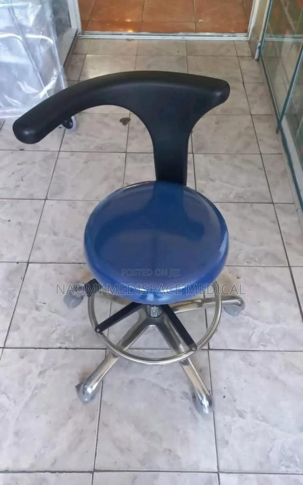 Comfortable Doctor's Stool With Backrest/Dental Stool