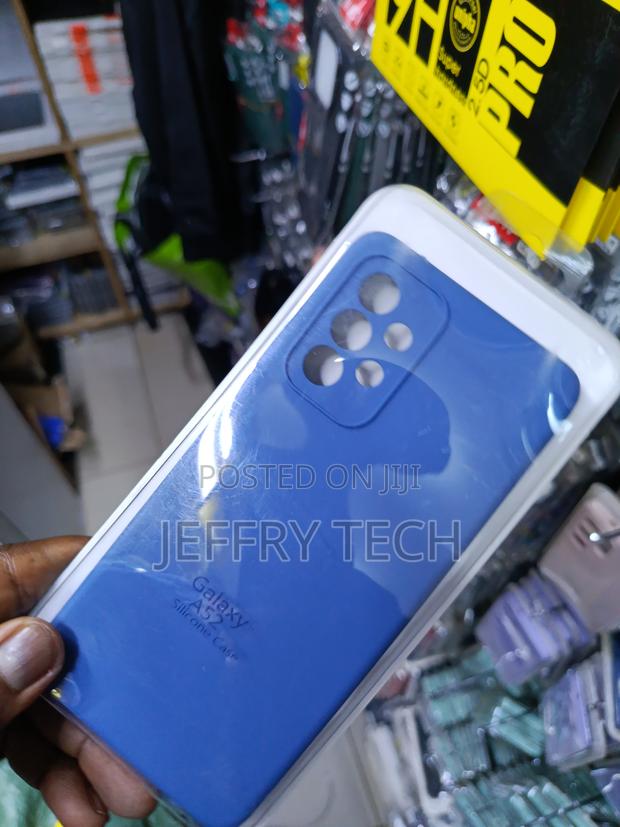 Yrako Samsung Galaxy A52 Liquid Silicone Case With Cloth Lining-Blue - thumbnail 2