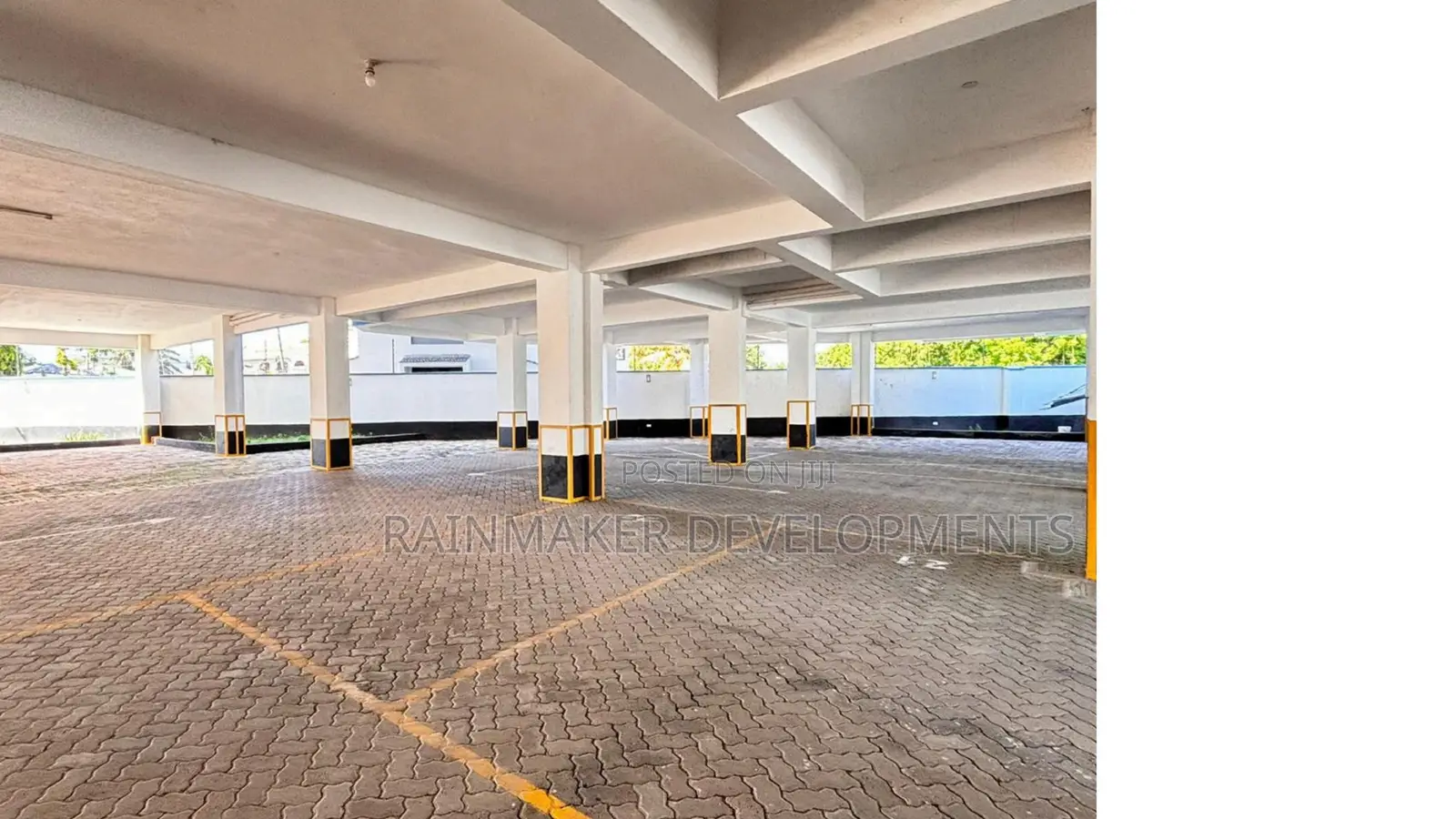 4bdrm Apartment in Narayan Apartments, for sale