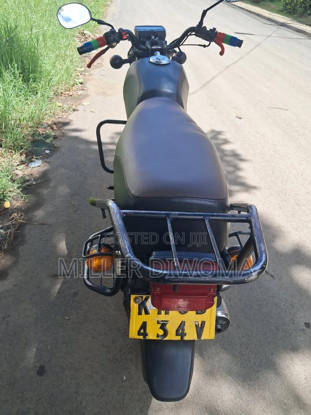 Honda CB 2024 Blue - main view