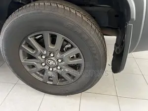 Toyota Land Cruiser Prado 2024 White