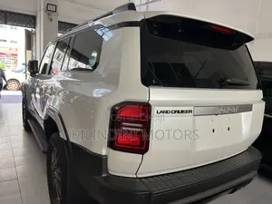 Toyota Land Cruiser Prado 2024 White