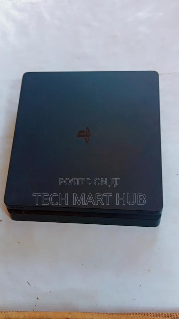 Playstation 4 Slim - main view