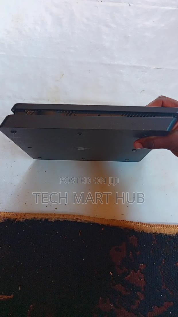Playstation 4 Slim - thumbnail 3